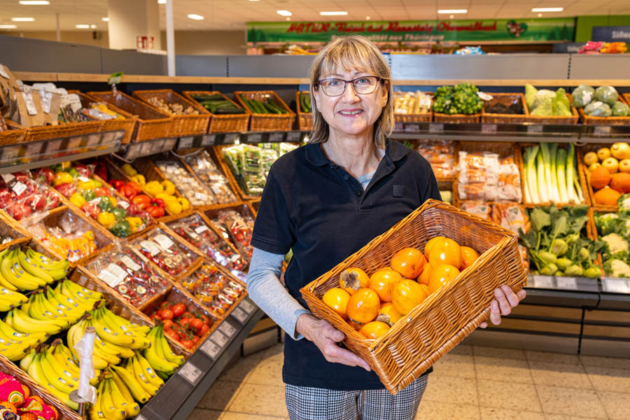 Mitarbeiterin Obst und Gemüse