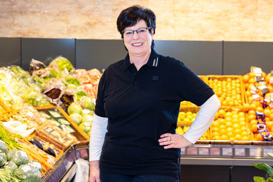 Mitarbeiterin Obst und Gemüse